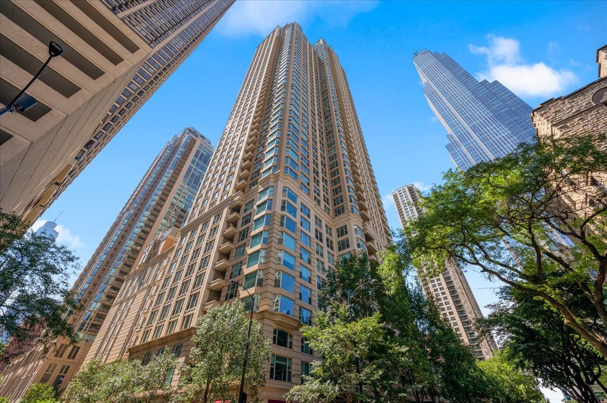 25 E Superior Street #605 — Chicago, IL 60611