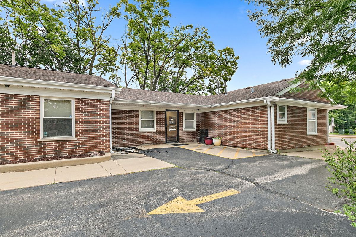 712 W Main Street, Dundee, IL 60118