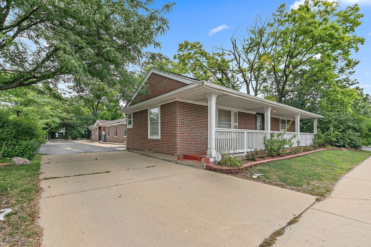 712 W Main Street, Dundee, IL 60118