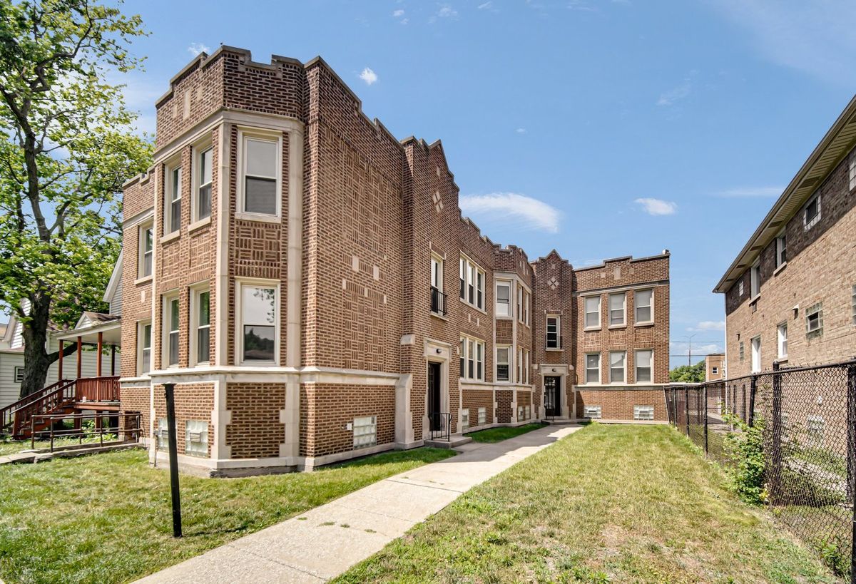 8524 Oglesby Avenue, Chicago, IL 60617