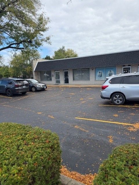 9849 N Gross Point Road — Skokie, IL 60076