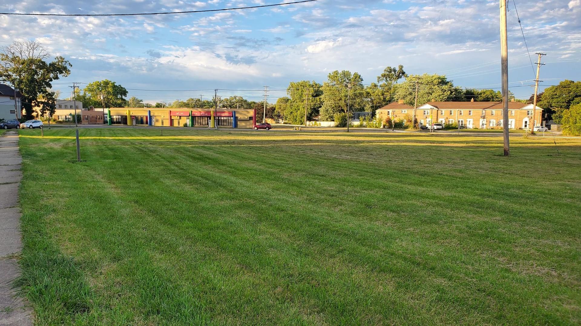 1213 Grand Avenue — Waukegan, IL 60085