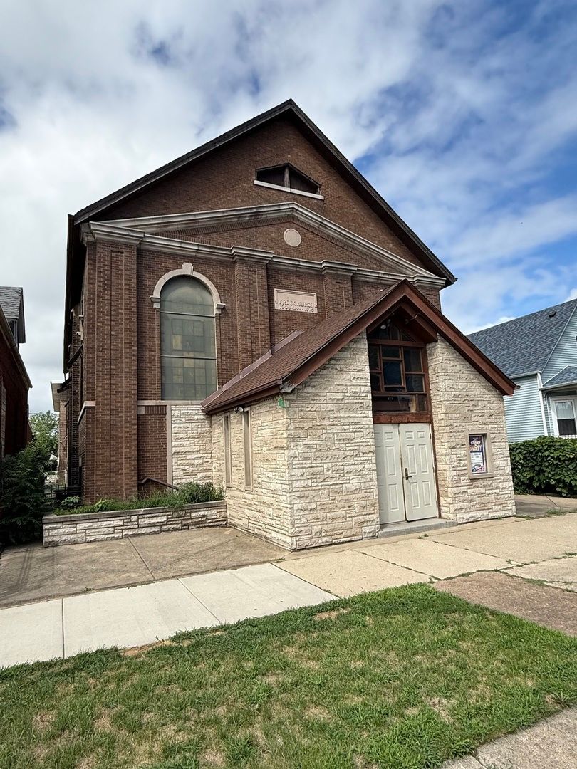 10324 S Avenue J — Chicago, IL 60617