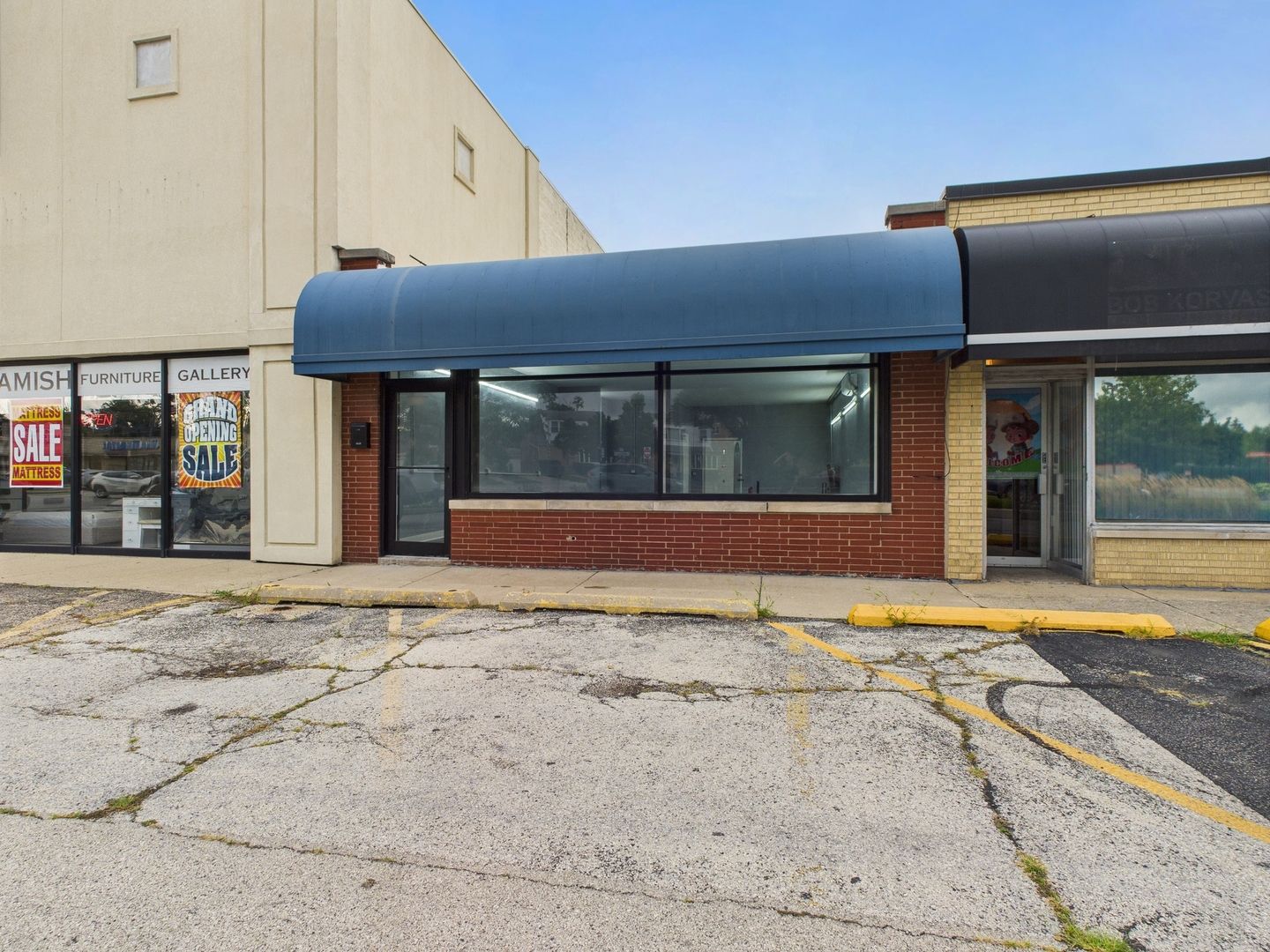 8113 N Milwaukee Avenue — Niles, IL 60714