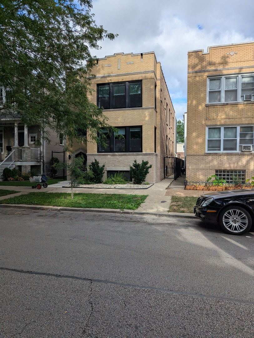 3707 N Sacramento Avenue #1 — Chicago, IL 60618