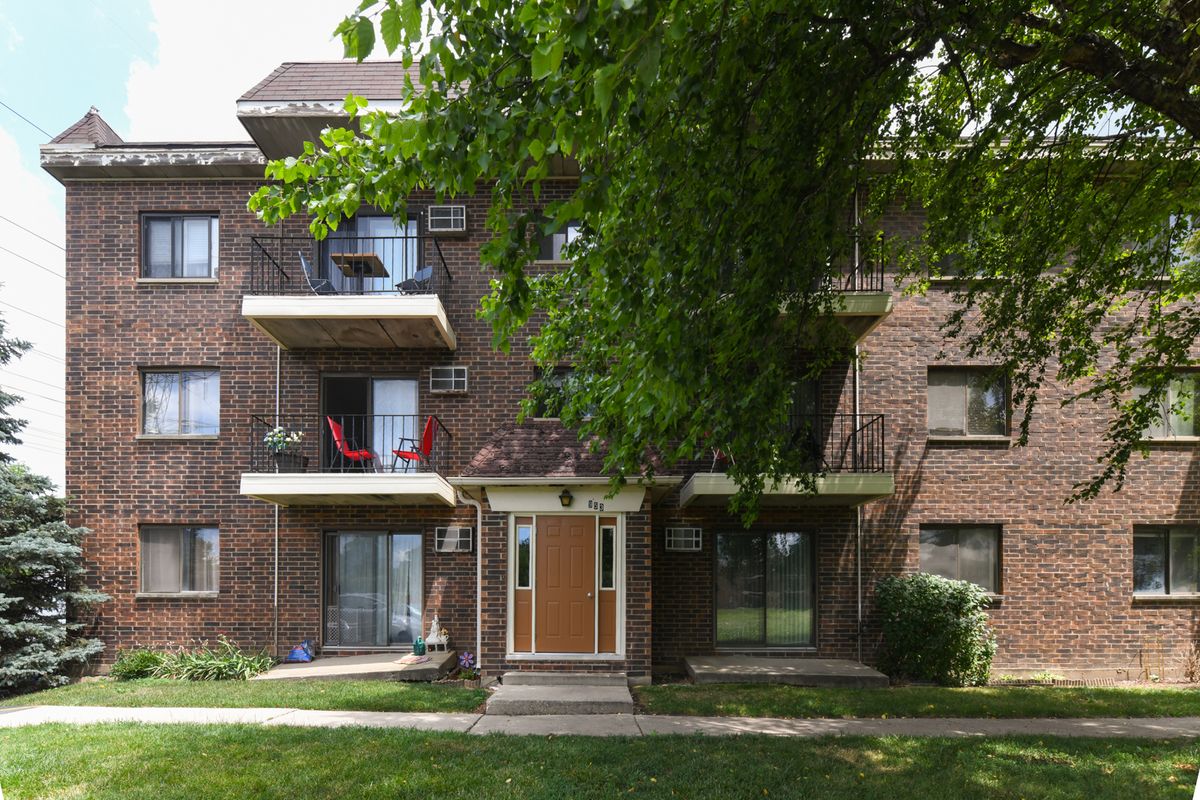 953 Rohlwing Road, Addison, IL 60101