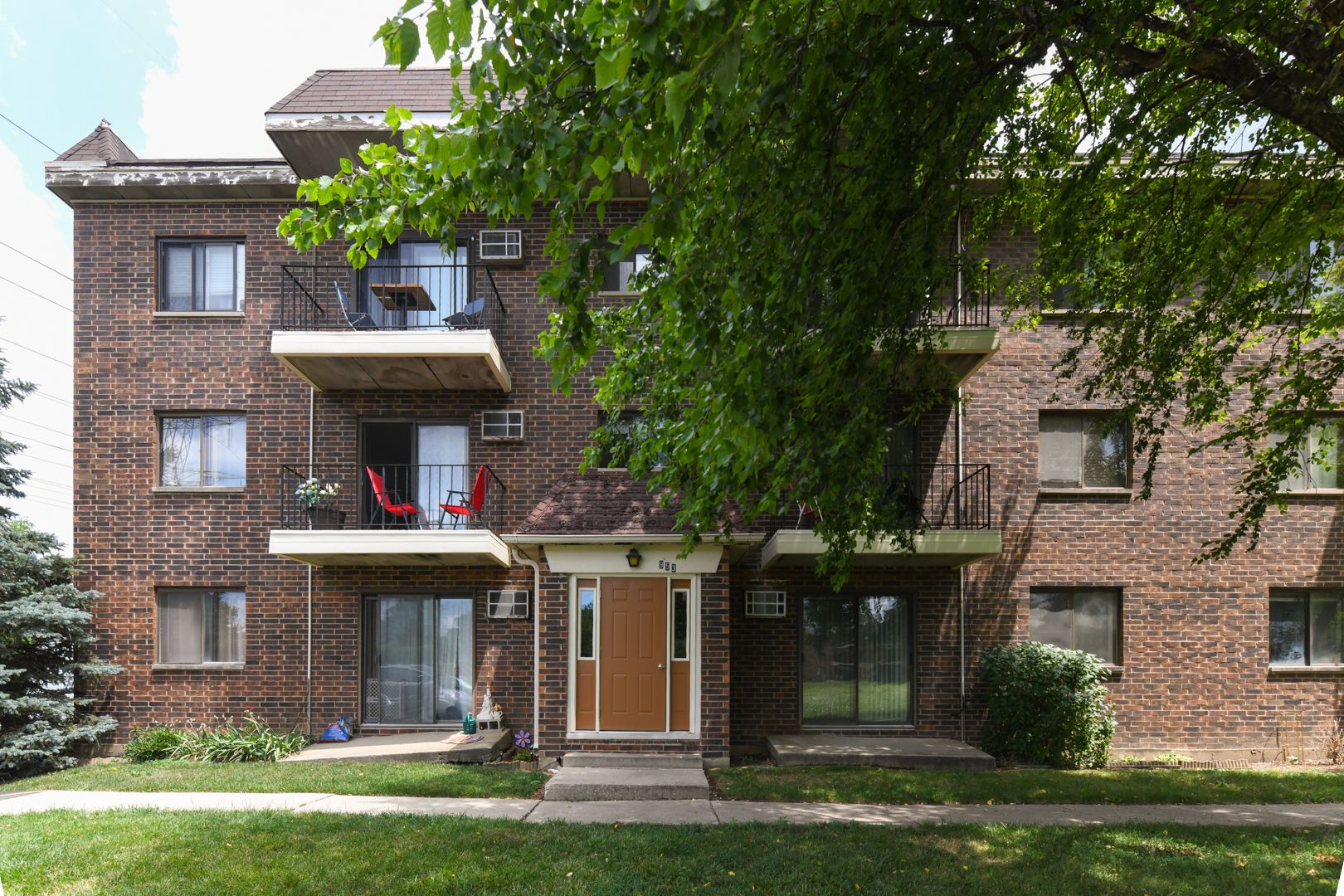 953 N Rohlwing Road #GB — Addison, IL 60101
