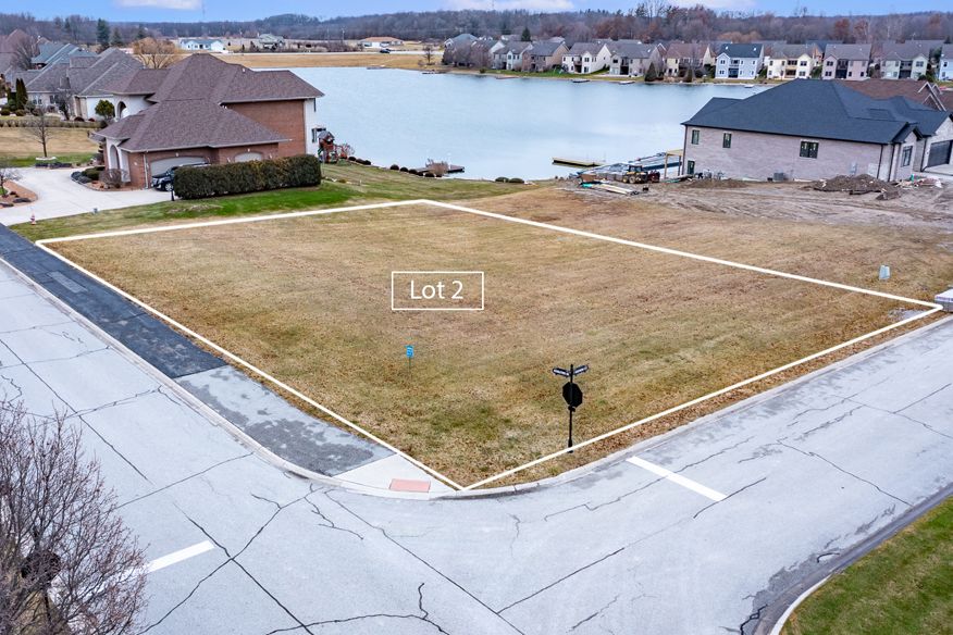 8130 Lakeview Court — Winfield, IN 46307