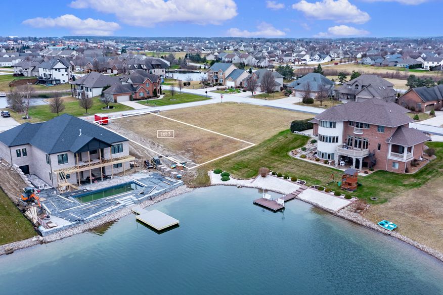 8160 Lakeview Court — Winfield, IN 46307