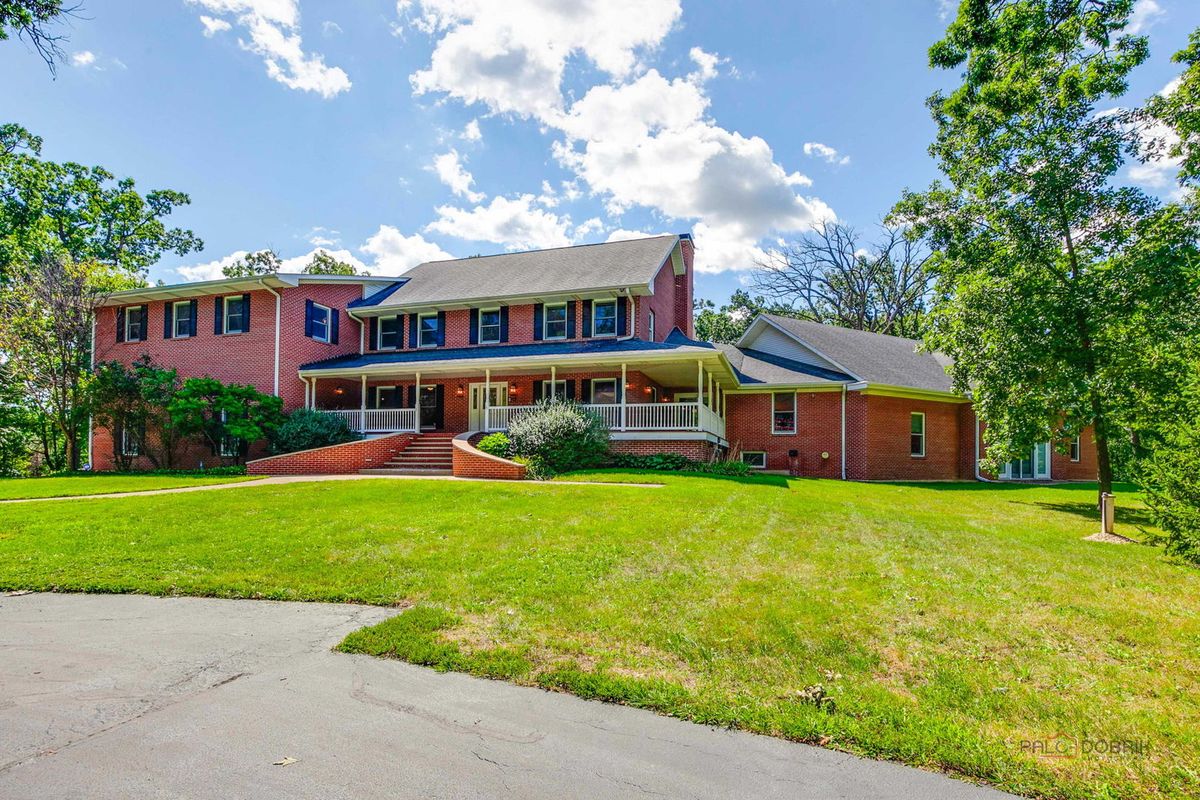 28232 Gilmer Road, Mundelein, IL 60060