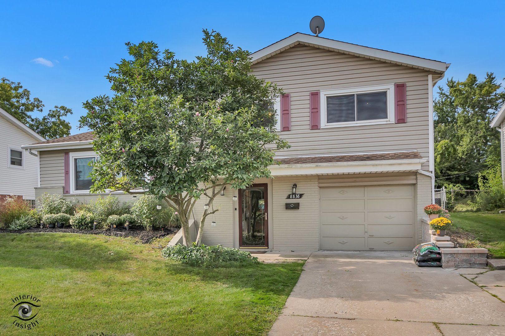 8838 Oakwood Drive — Hickory Hills, IL 60457