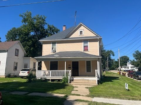 1002 Oak Avenue S — Freeport, IL 61032