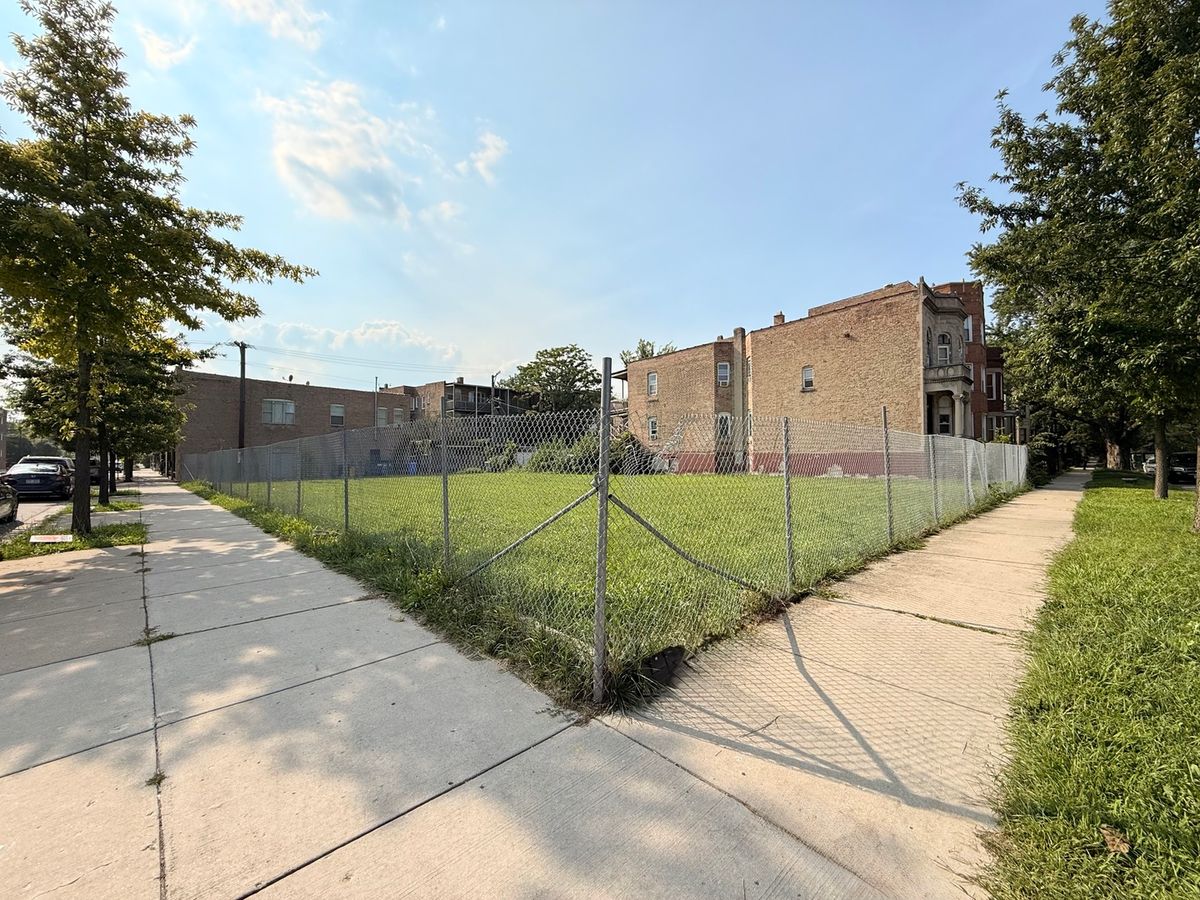6052 Rhodes Avenue, Chicago, IL 60637