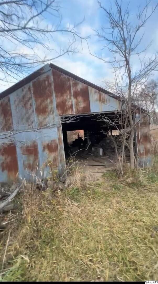 2476 N 2500, La Harpe, IL 61450
