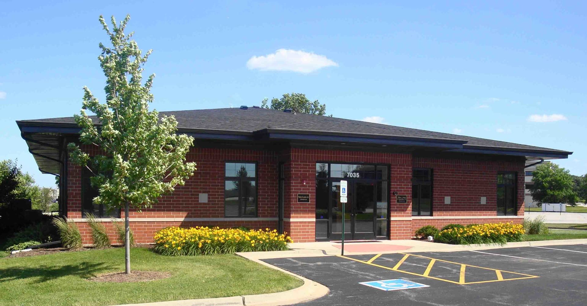 7025 and 7035 Veterans Boulevard — Burr Ridge, IL 60527