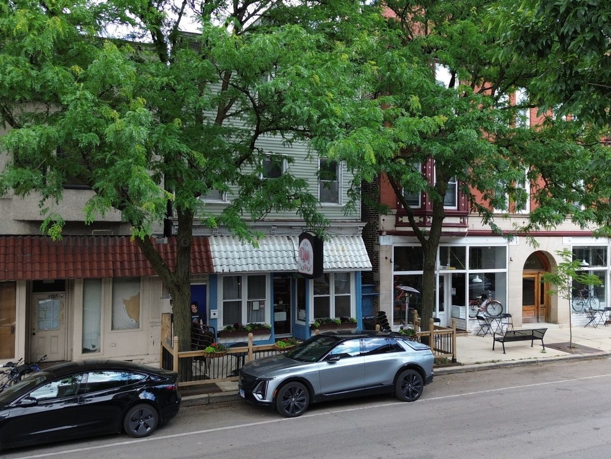 2965 Lincoln Avenue, Chicago, IL 60657