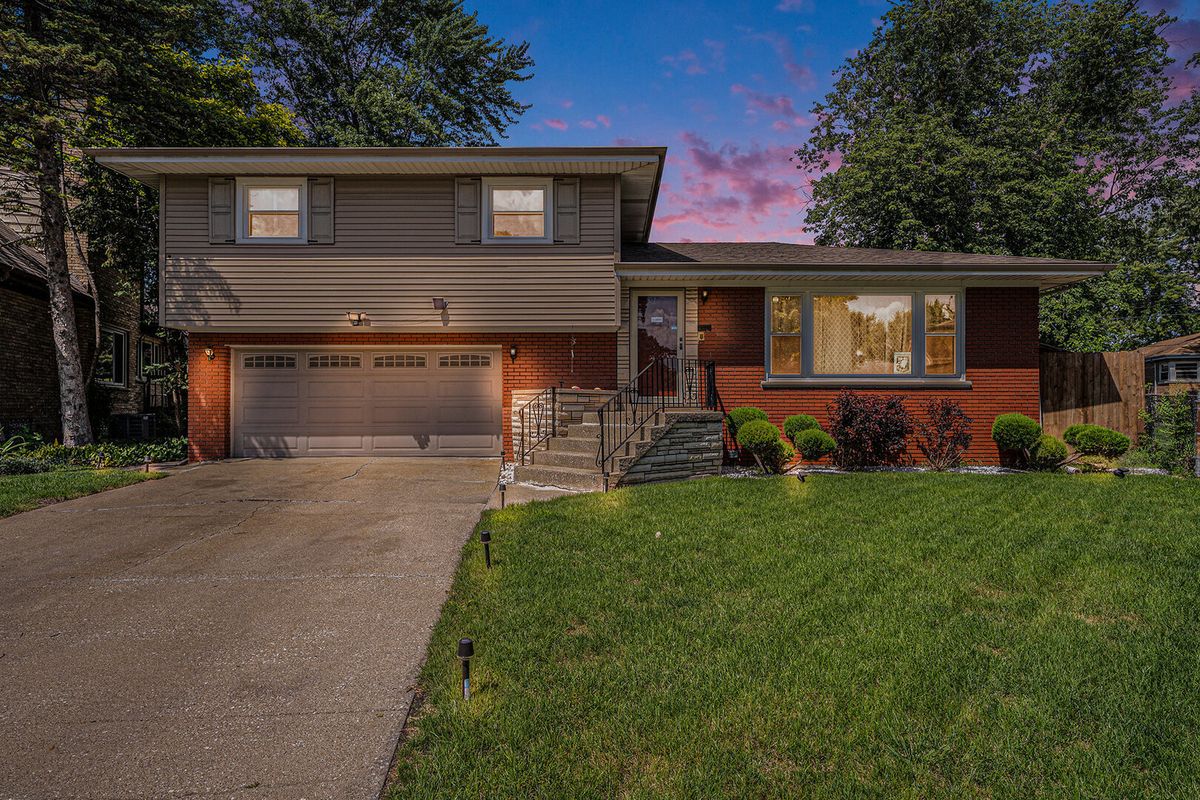 309 Streamside Drive, Harvey, IL 60426