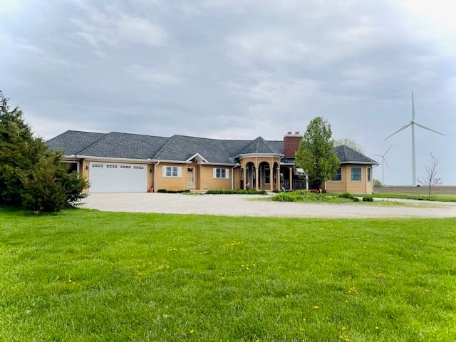 1976 E 24th Road — Ransom, IL 60470
