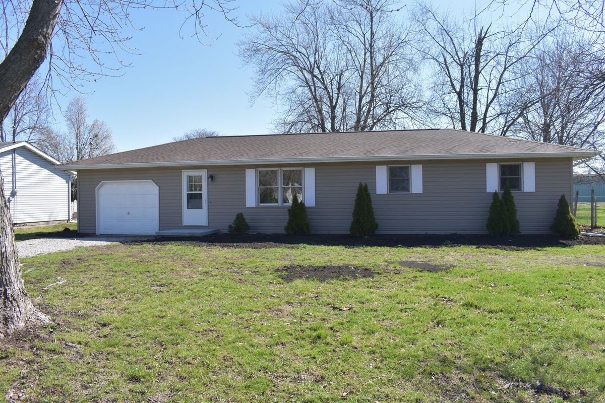 320 Walnut, Arcola, IL 61910