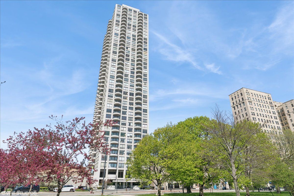 2020 N Lincoln Park West Street #3H — Chicago, IL 60614