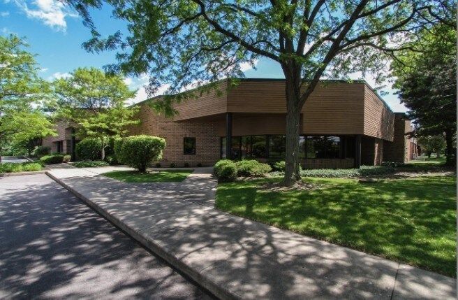 252 Chaddick Drive — Wheeling, IL 60090