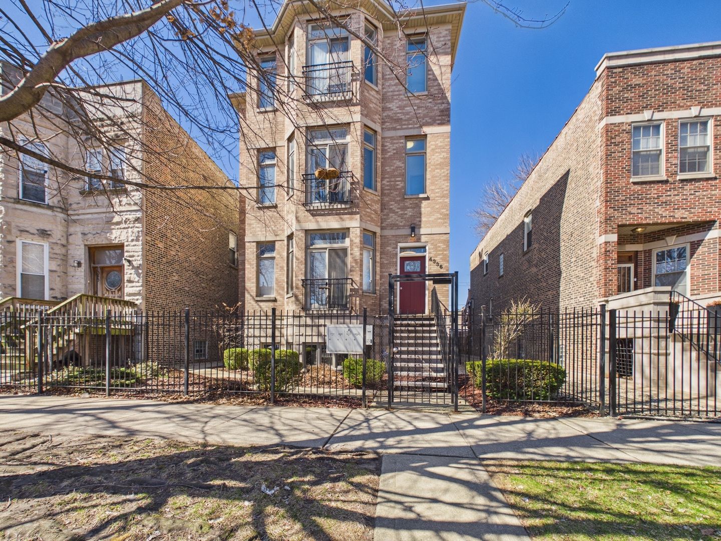4336 S Saint Lawrence Avenue #G — Chicago, IL 60653