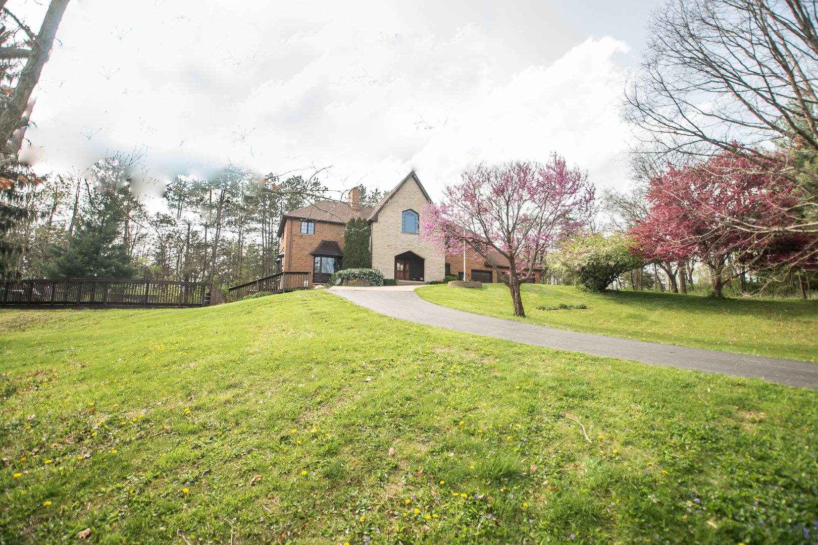 1131 Fourth Avenue — Dixon, IL 61021