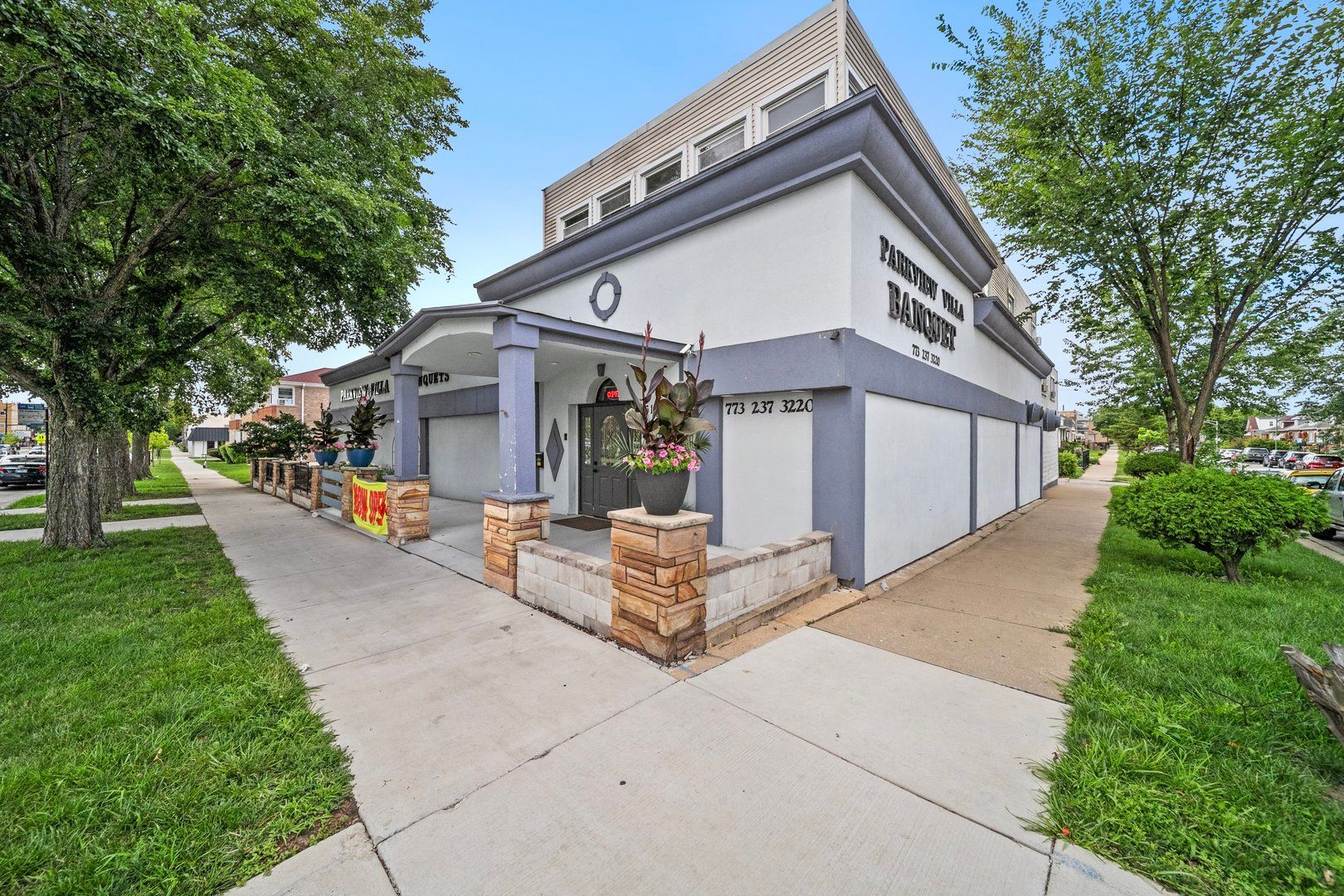 6155 W FULLERTON Avenue — Chicago, IL 60639