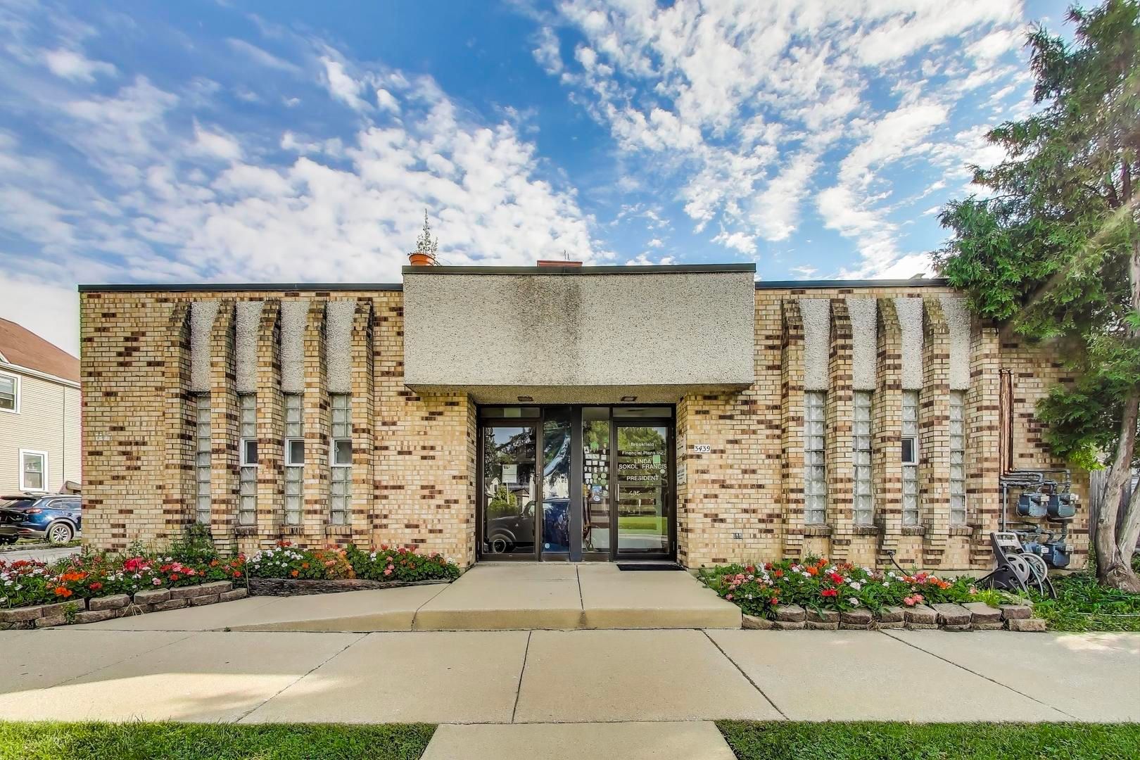 3439 Grand Avenue — Brookfield, IL 60513
