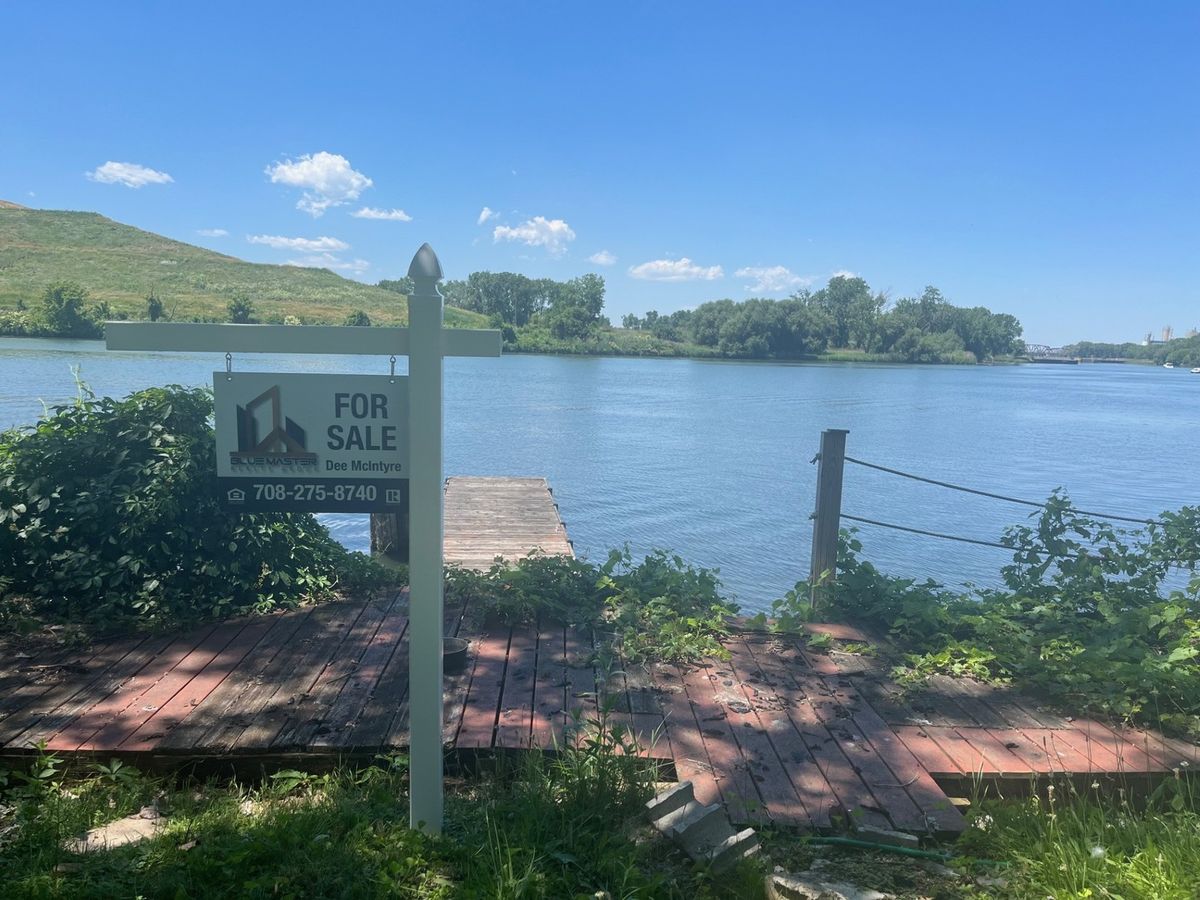 13818 Croissant Drive, Burnham, IL 60633