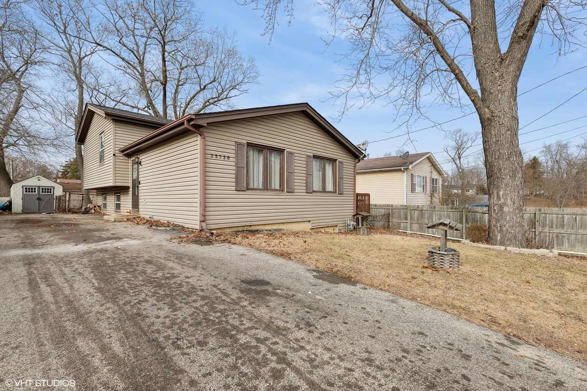 35720 Laurel Avenue, Ingleside, IL 60041