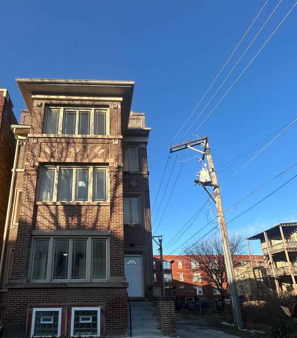 6016 S Saint Lawrence Avenue #1 — Chicago, IL 60637