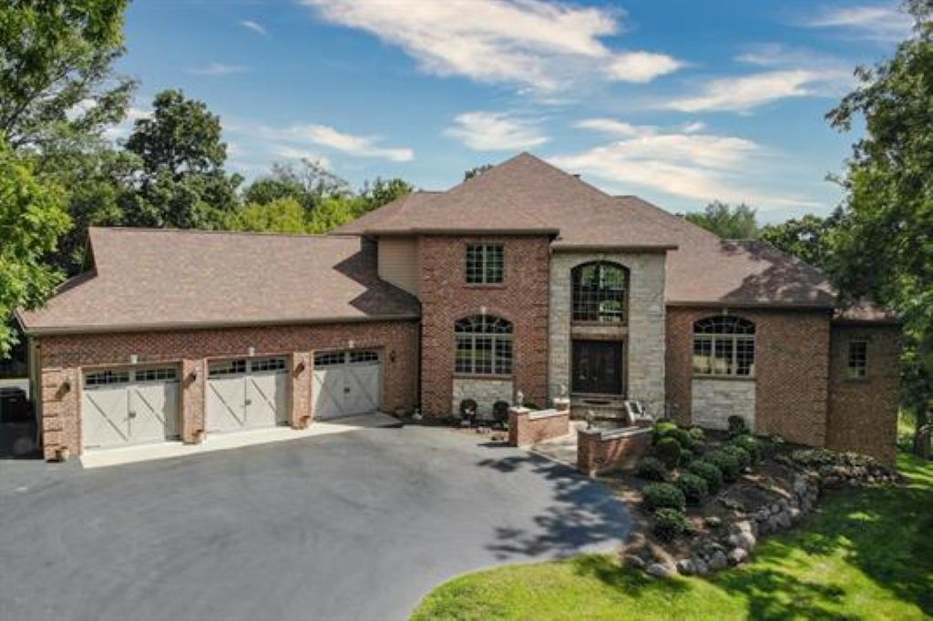 163 Russell Road — Oregon, IL 61061