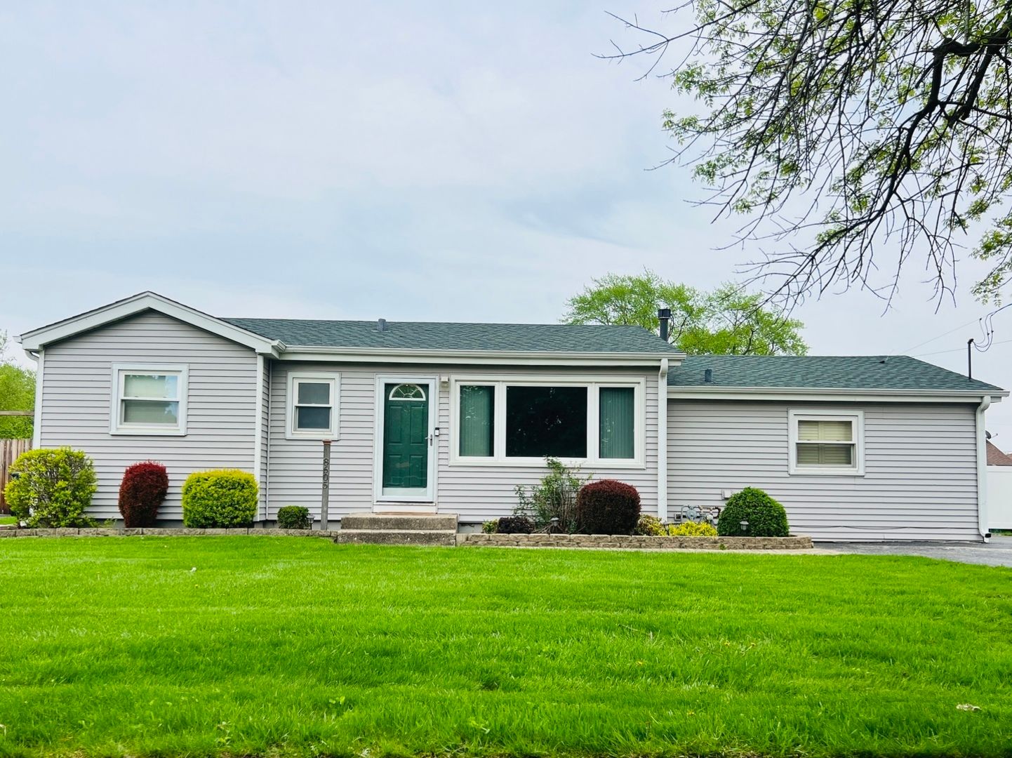 8605 Leclaire Avenue — Burbank, IL 60459