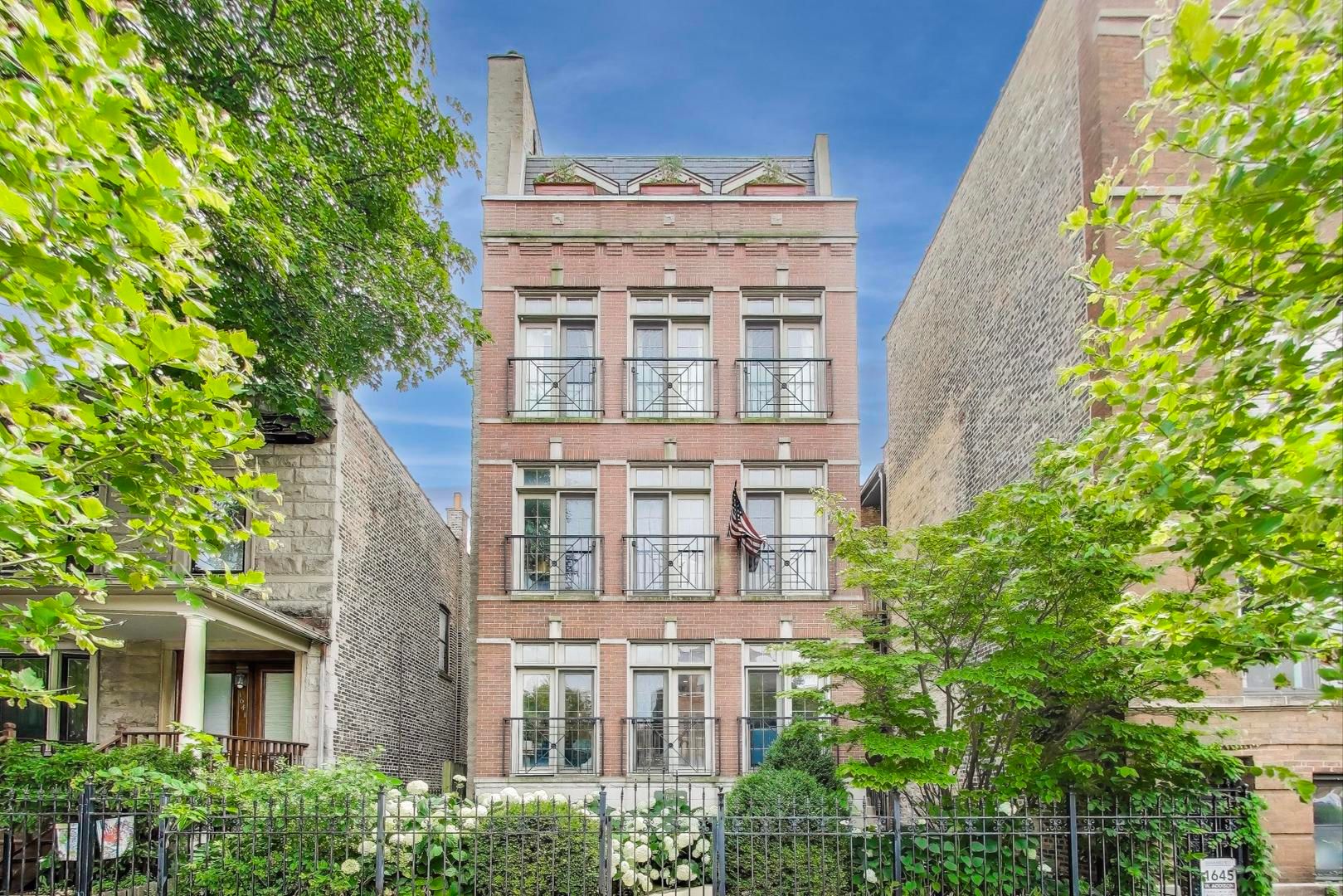 1645 W Addison Street #1 — Chicago, IL 60613