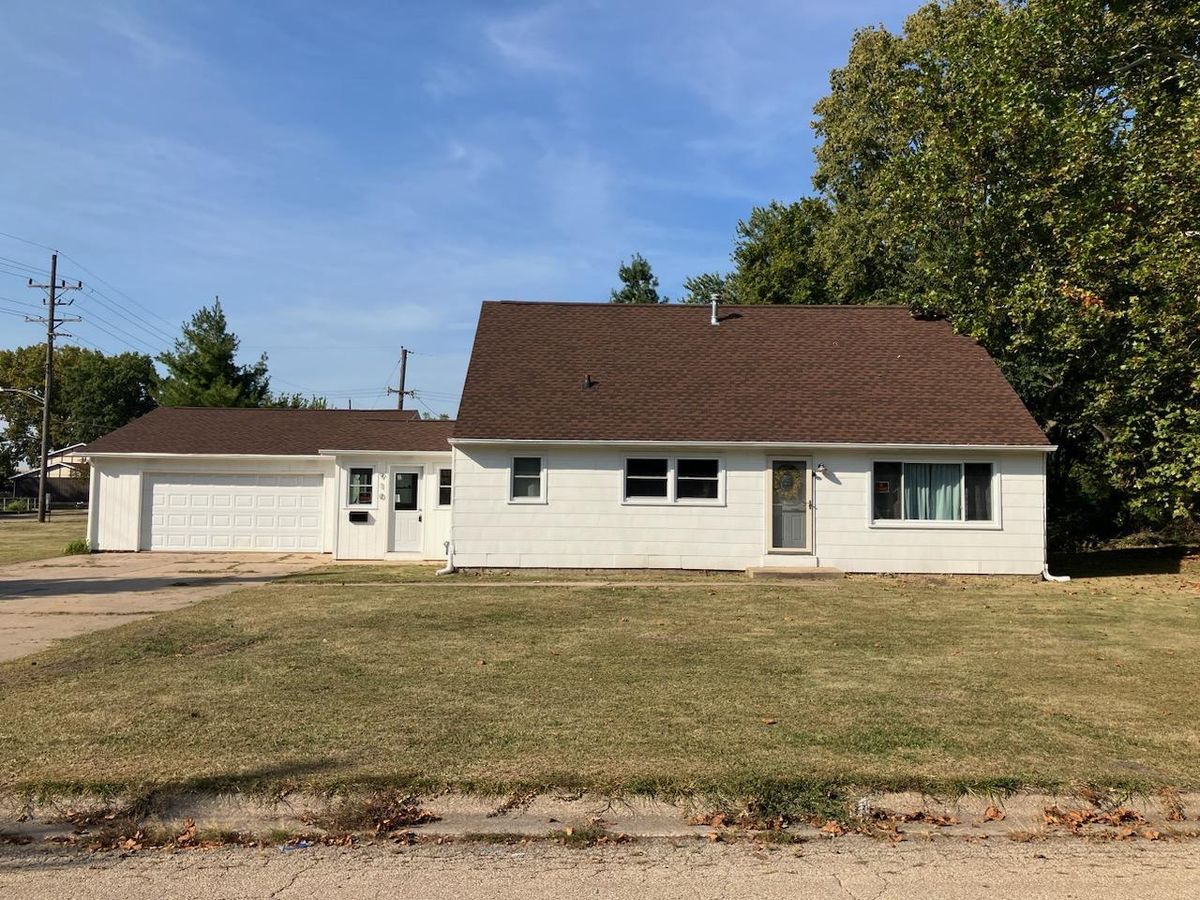 910 19th Street, Sterling, IL 60181