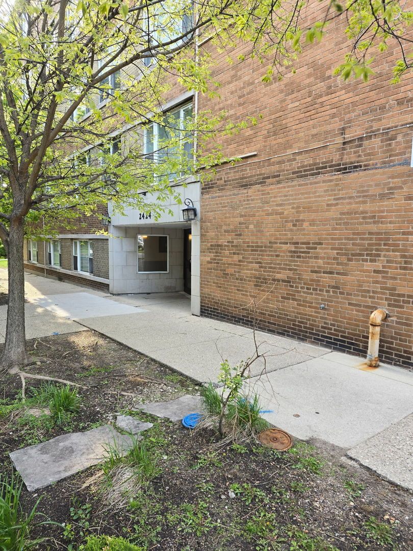 2424 ESTES Avenue, Chicago, IL 60645