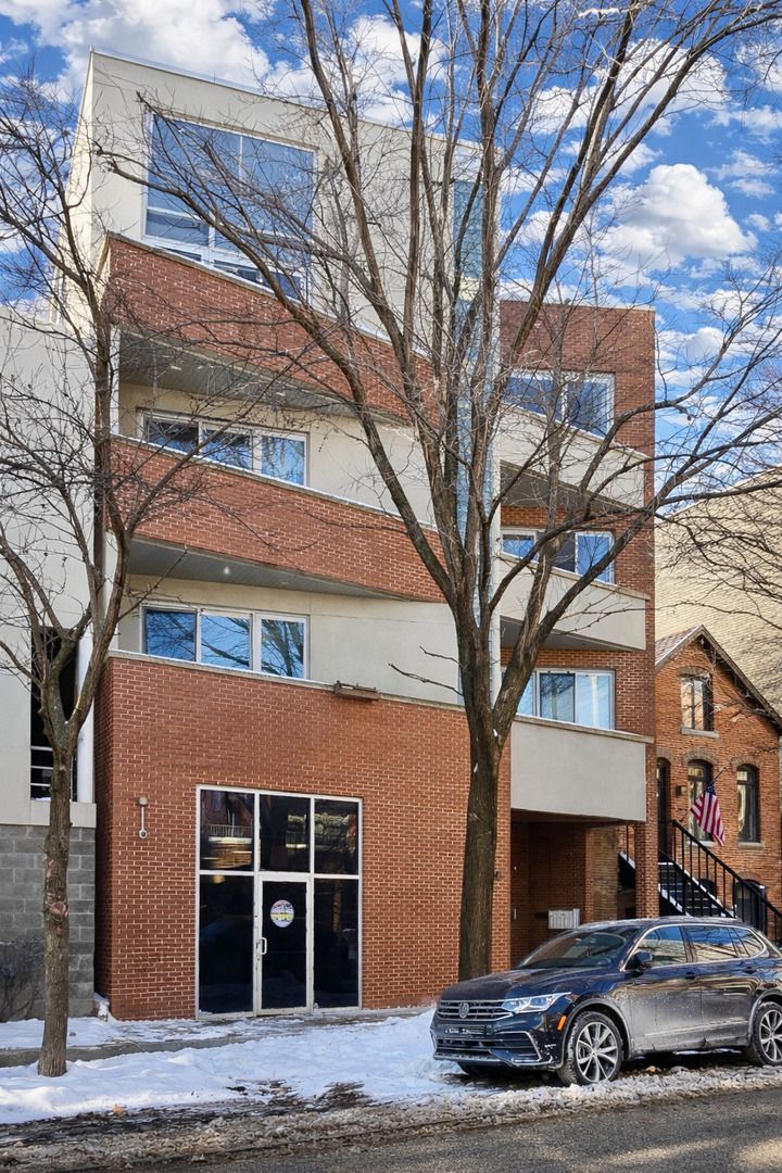 945 W Huron Street — Chicago, IL 60642