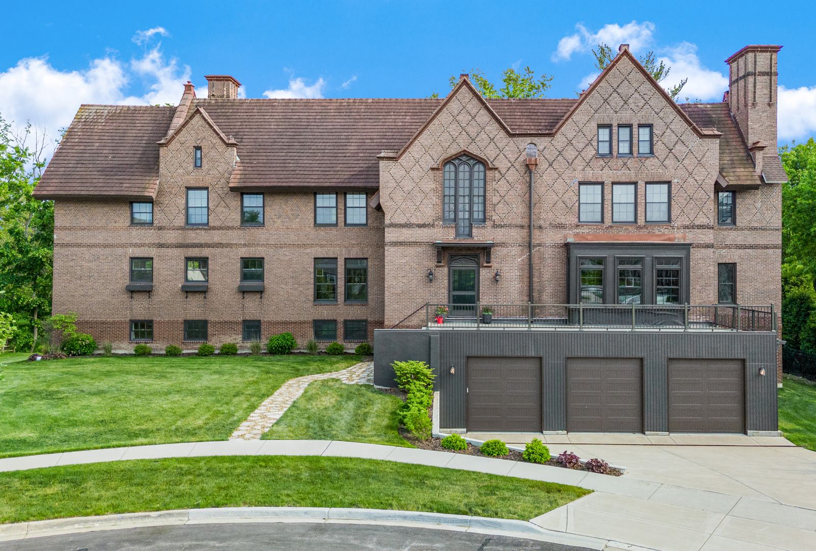 141 Loretto Court — Wheaton, IL 60189