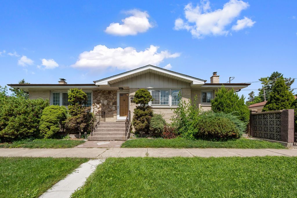 9740 Linn Avenue — Schiller Park, IL 60176