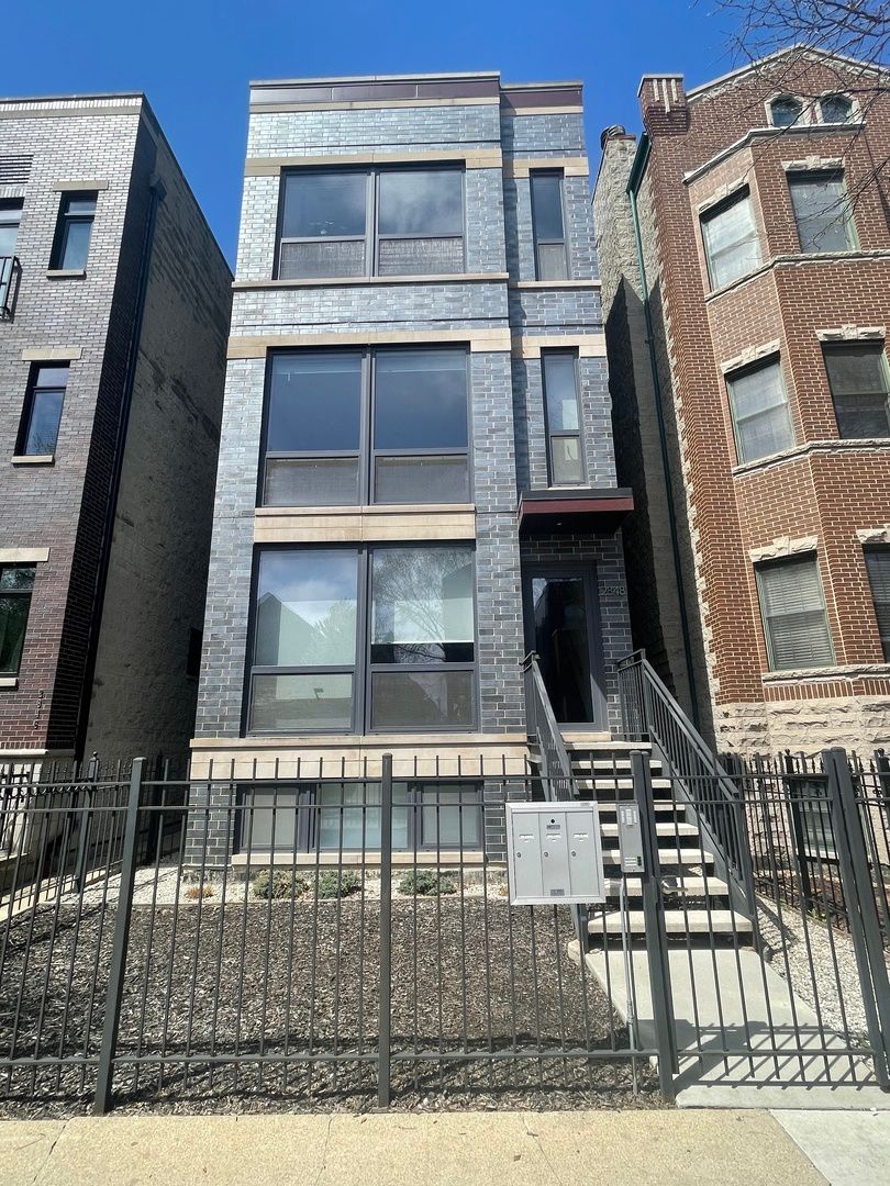2848 N DAMEN Avenue #1 — Chicago, IL 60618