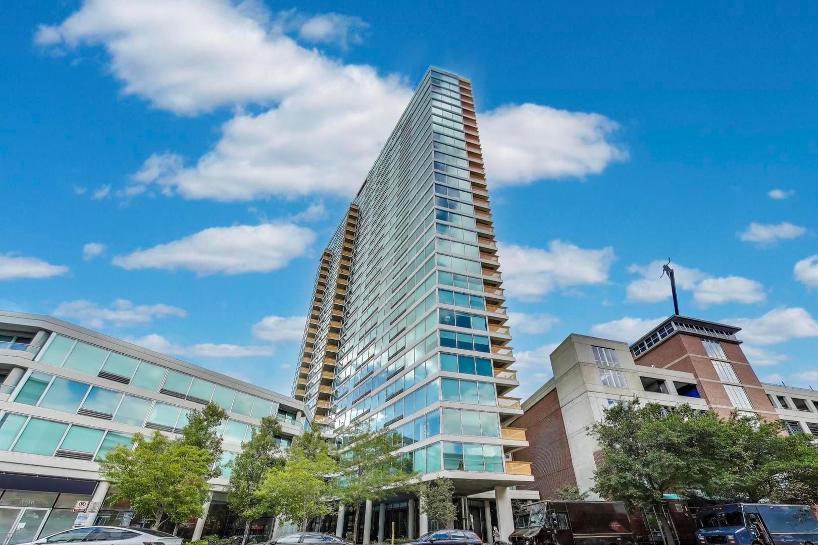 1720 Maple Avenue #1360 — Evanston, IL 60201