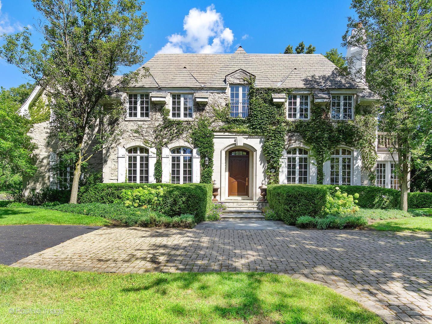 401 Glendale Avenue — Oak Brook, IL 60523