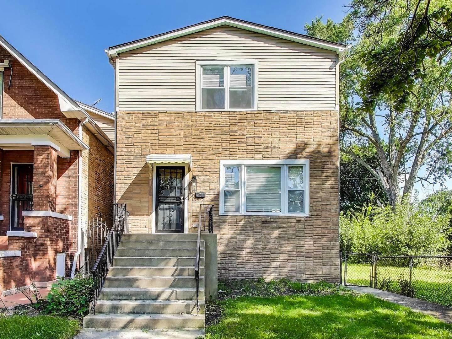 5828 W Iowa Street — Chicago, IL 60651
