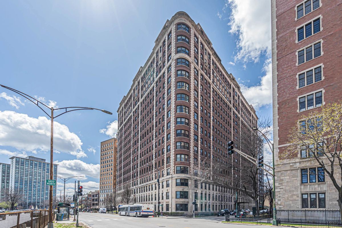 3750 Lake Shore Drive, Chicago, IL 60613