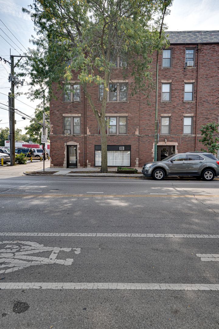 2415 W Pratt Boulevard #C1 — Chicago, IL 60645