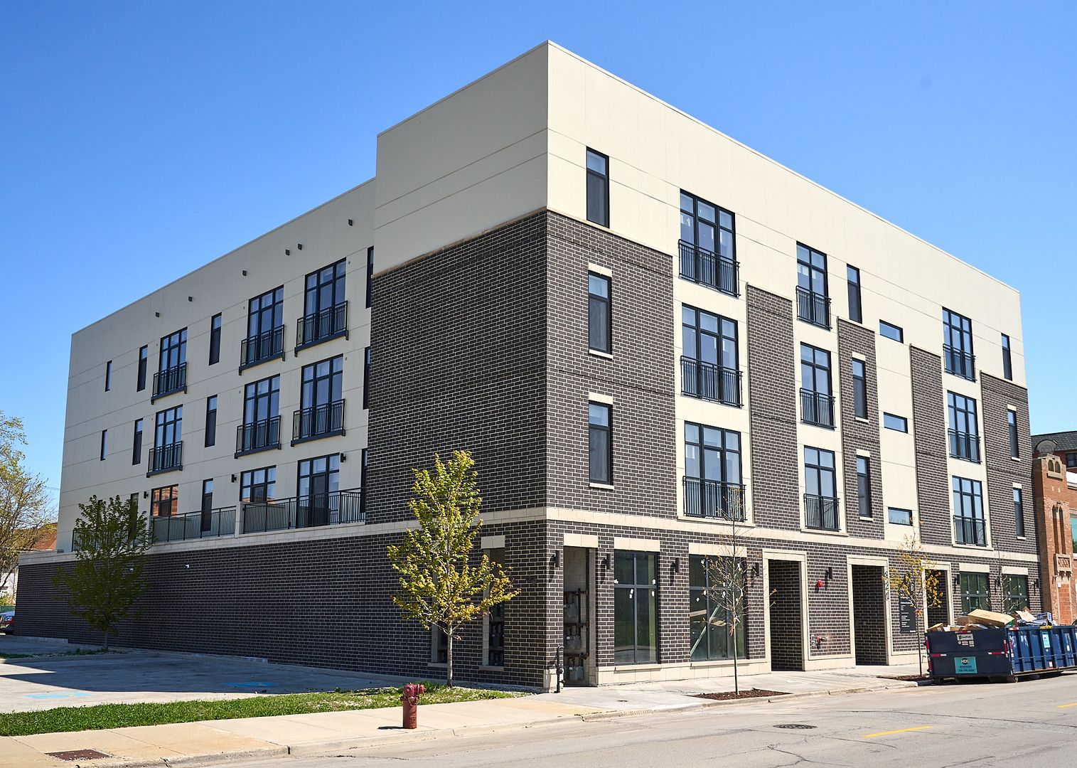 926 E 43rd Street #210 — Chicago, IL 60653