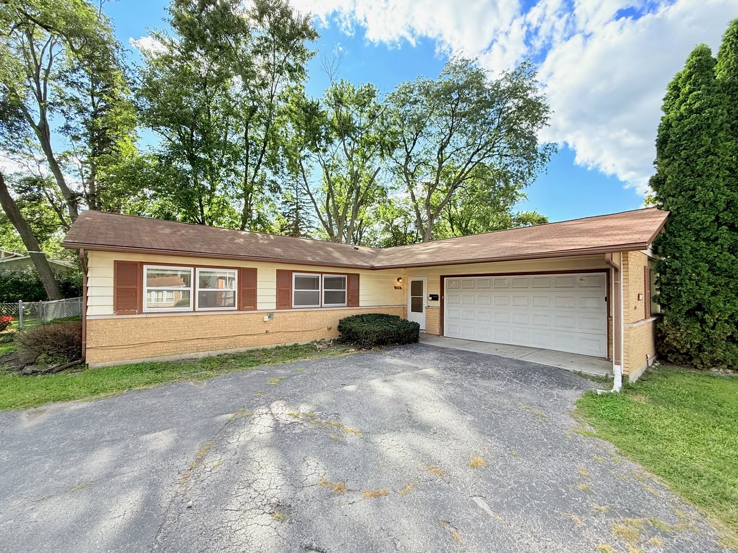 2711 Larkspur Lane — Hazel Crest, IL 60429