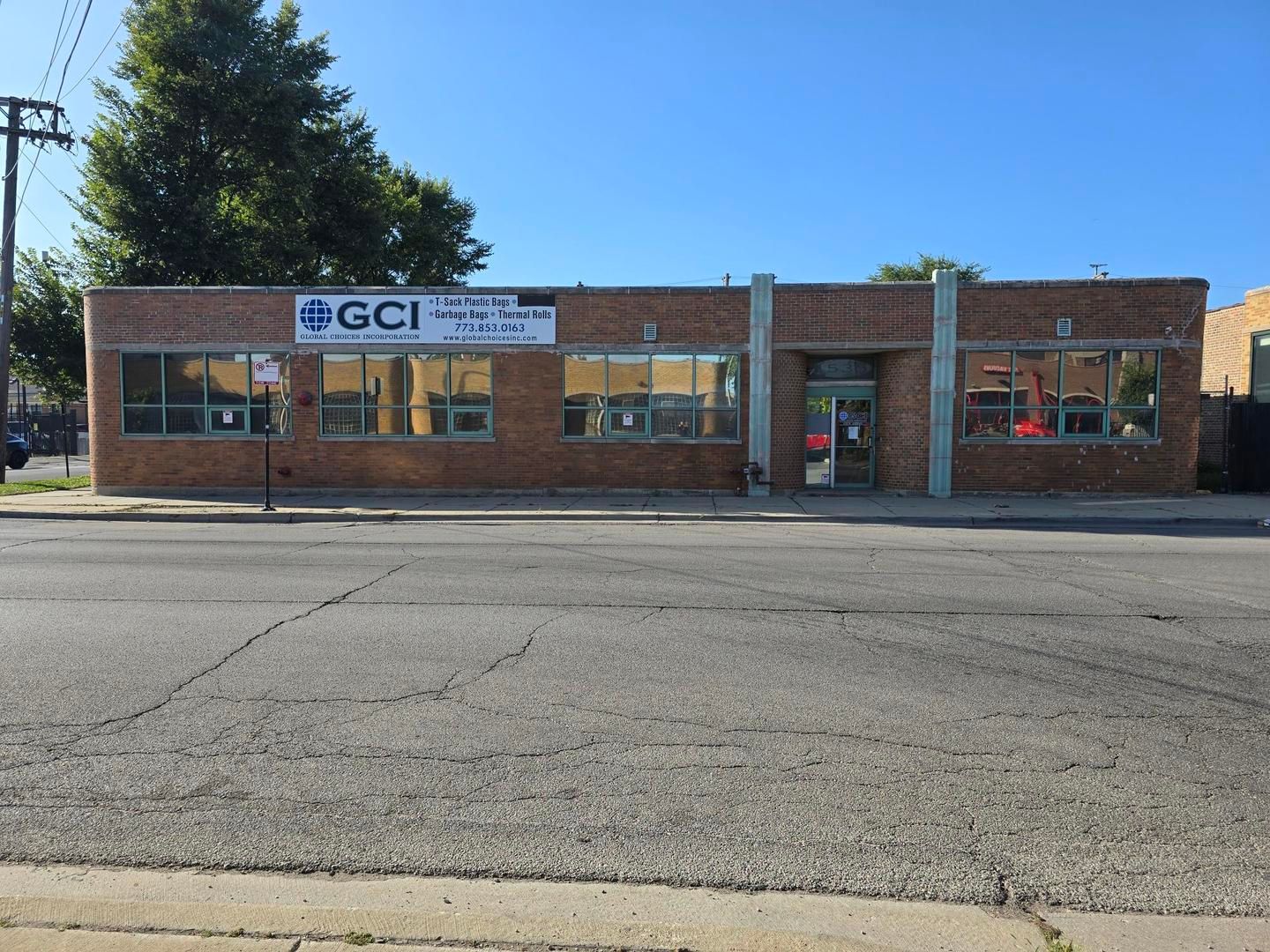 4535 W Addison Street — Chicago, IL 60641