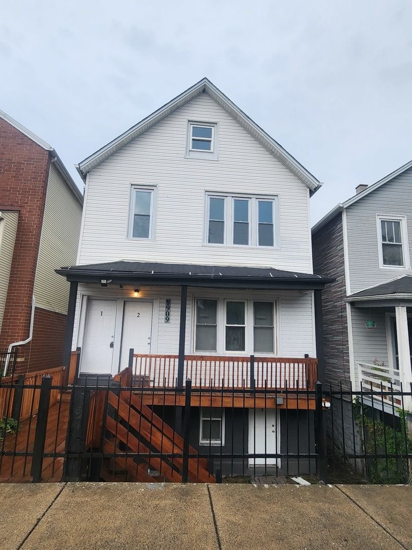 8909 S Houston Avenue — Chicago, IL 60617